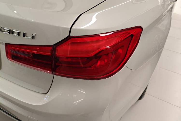 Used BMW 5 Series 2018 530Li Leading Edition Luxury Package
