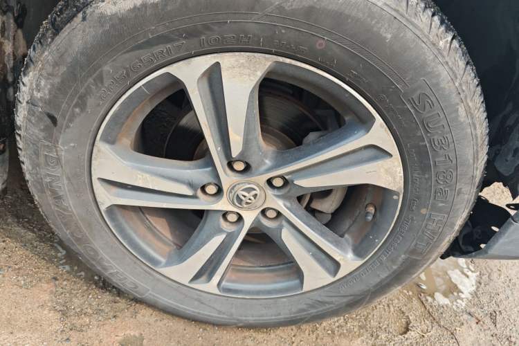 Used Toyota RAV4 2015 2.0L CVT Two-Wheel Drive Fashion Edition Right Front Wheel Hub