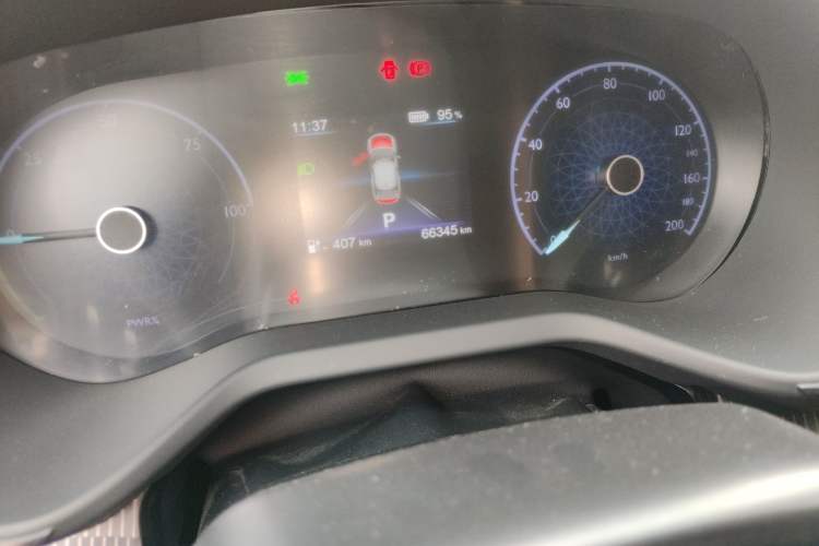 Used Hongqi E-QM5 2023 Base Travel Edition
