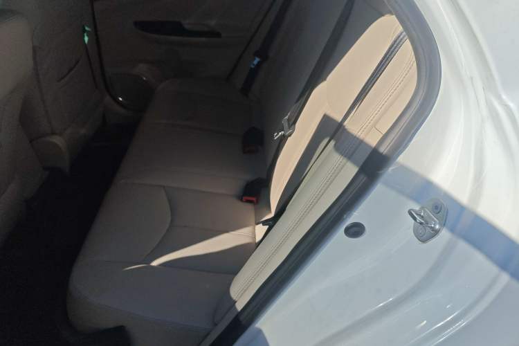 Used BYD e5 2018 450 Smart Connect Deluxe Edition
