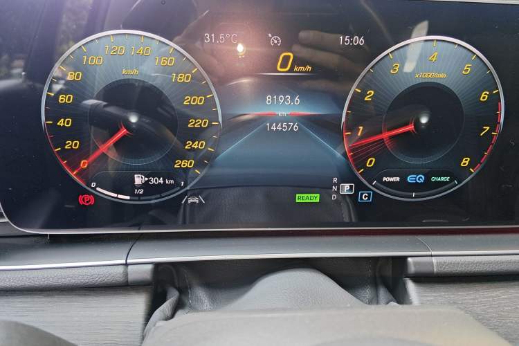 Used Mercedes-Benz GLE 2020 GLE 450 4MATIC Stylish Model Odometer Close Up