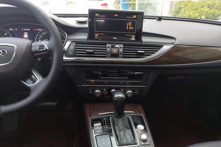 Used Audi A6L 2018 30th Anniversary Edition TFSI Trendy Model Audio And AC Panel