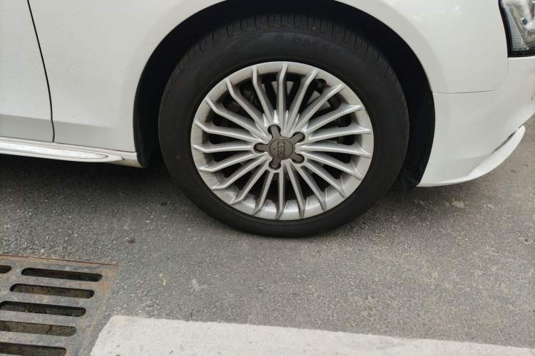 Used Audi A4L 2016 35 TFSI Collector's Edition Automatic Standard Model Right Front Wheel Hub