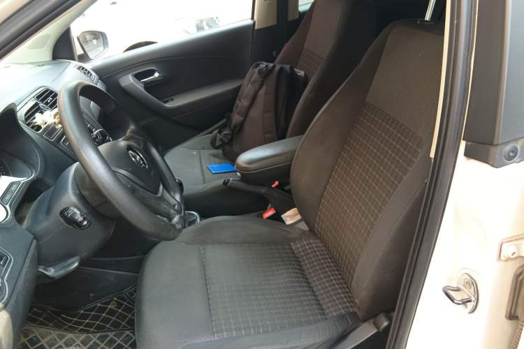 Used Volkswagen Polo 2014 1.4L Manual Comfort Edition
