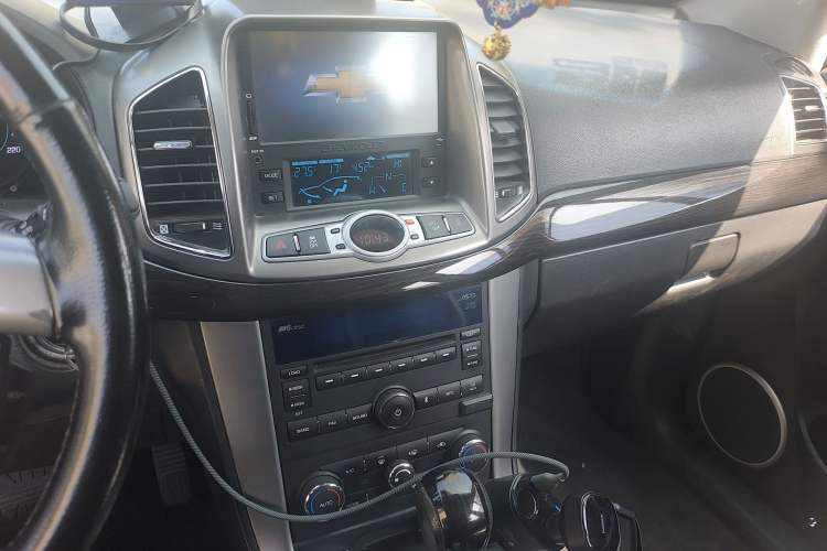 Used Chevrolet Captiva 2014 2.4L 4x4 Flagship Edition 7 Seats Audio And AC Panel