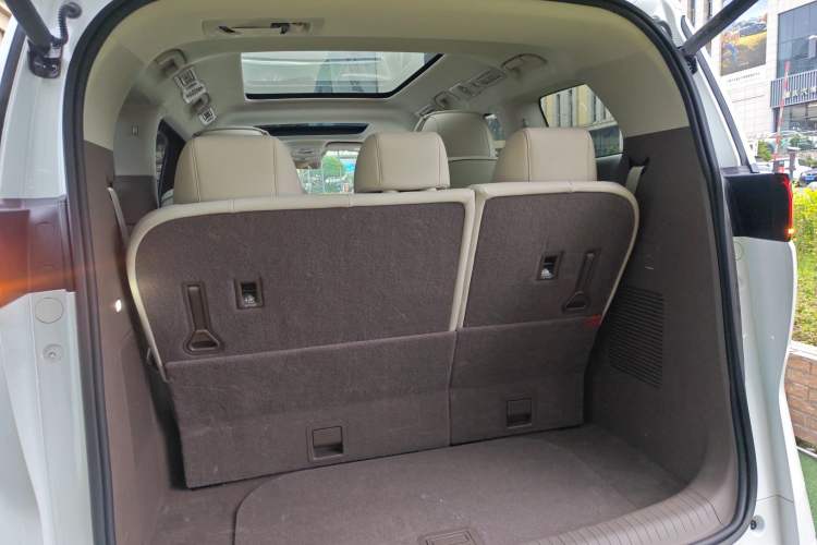 Used Denza D9 2022 DM-i 1040 Prestige Model