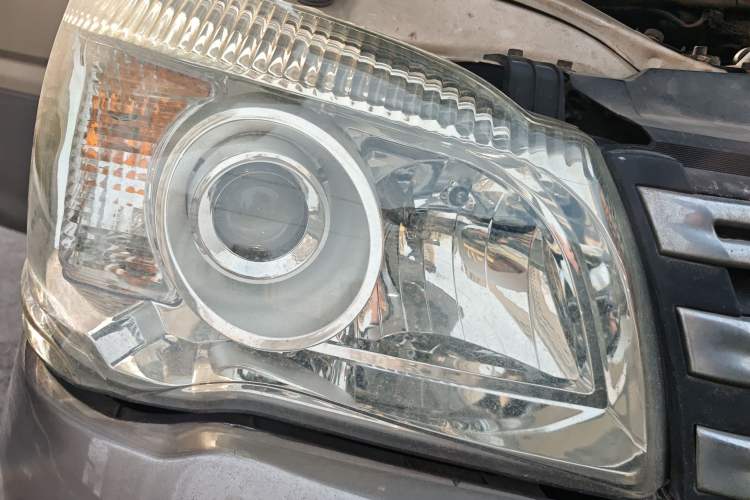 Used FORTHING Lingzhi 2016 M3 1.6L 7-Seater Standard Model China V Emission Standard Right Front Headlight