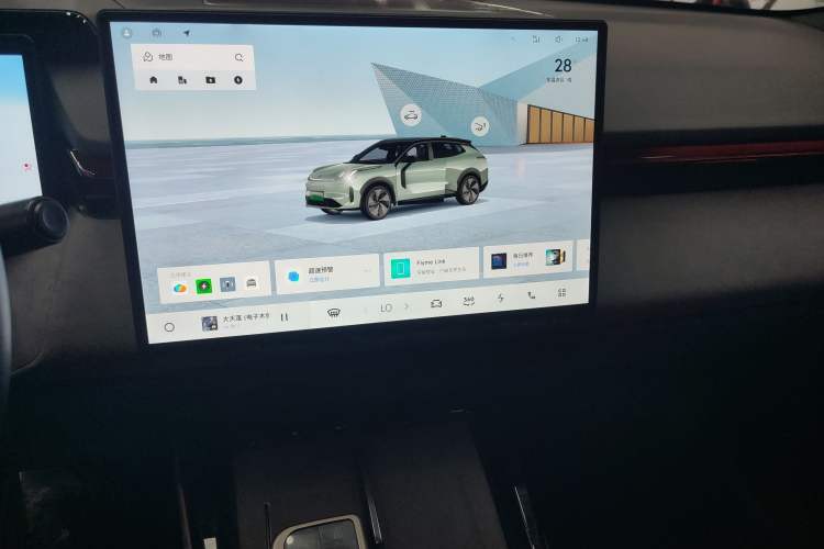 Used Lynk & Co 08 EM-P 2025 220 km All-Wheel-Drive Performance Halo
