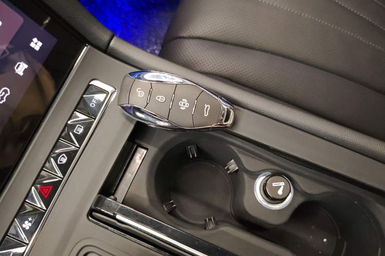 Used Hongqi H5 2024 2.0T Automatic Smart Connect Flagship Edition
