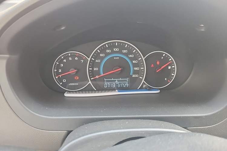 Used Wuling Rongguang V 2015 1.2L Standard Version