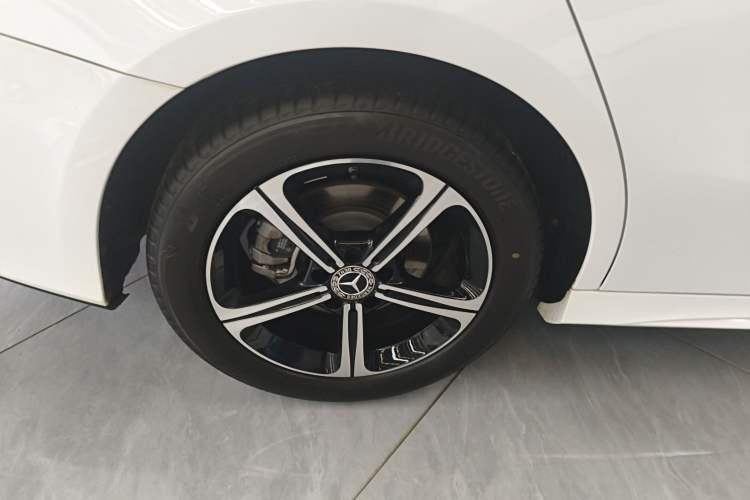 Used Mercedes-Benz A-Class 2022 Revised Version A 200 L Sport Sedan Fashionable Style Right Rear Wheel Hub
