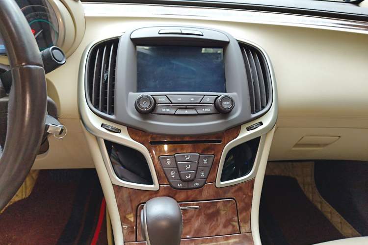 Used Buick LaCrosse 2013 2.4L SIDI Leading Comfort Version Audio And AC Panel