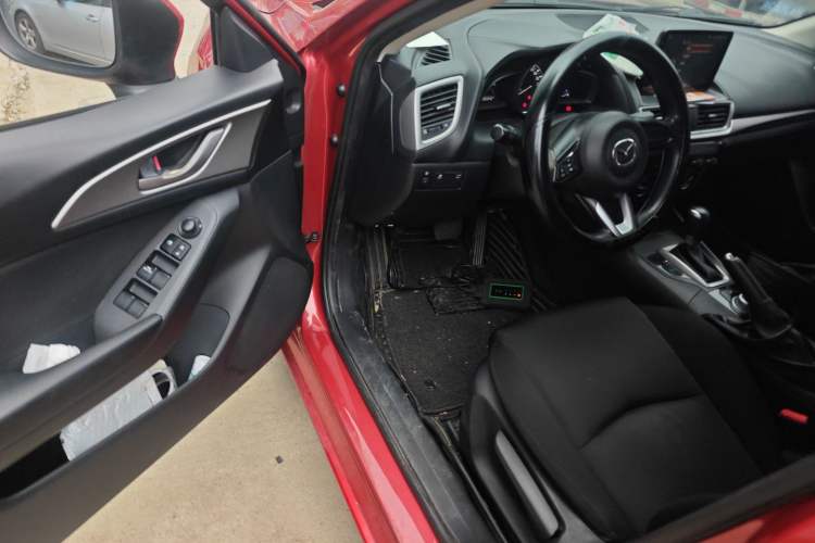 Used Mazda 3 Axela 2017 Sedan 1.5L Automatic Comfort Model Emission Standard China V Driver Seat