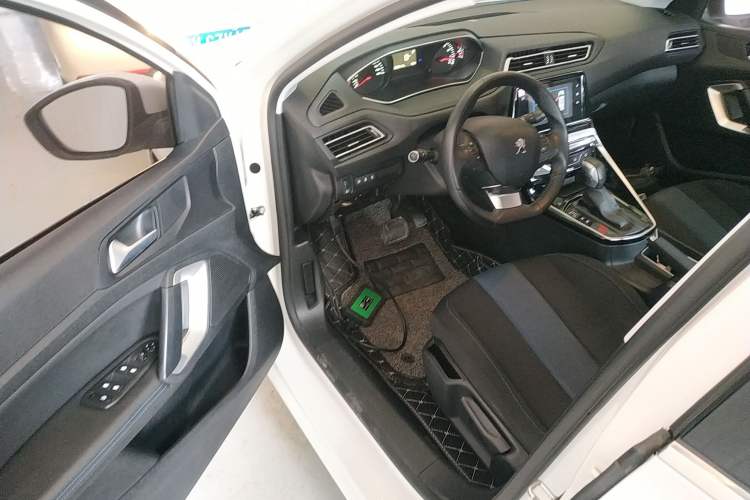 Used Peugeot 308 2018 230THP Automatic Luxury Edition Driver Seat