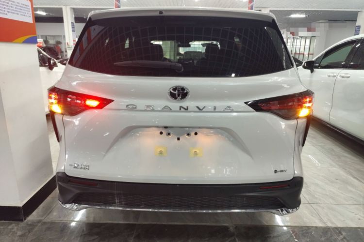 Used Toyota Granvia 2026 Model 2.5L Hybrid Comfort Edition