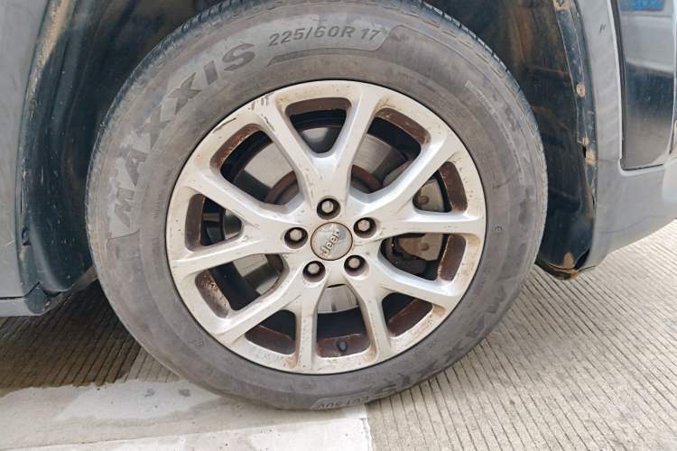 Used Jeep Cherokee 2017 2.4L Leading Smart Edition
