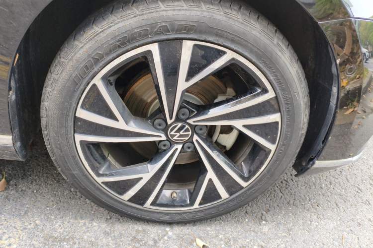Used Volkswagen Magotan 2020 380TSI DSG Luxury Version Right Front Wheel Hub