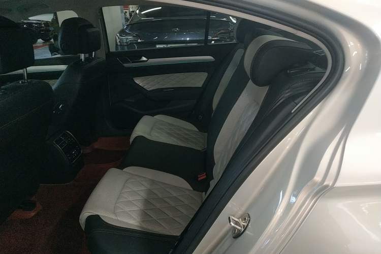 Used Volkswagen Magotan 2023 2 Million Units Commemorative Edition 330TSI DSG Luxury Version