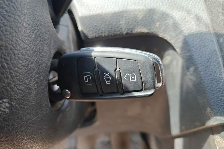 Used Volkswagen Santana 2015 1.6L Manual Fashion Edition Vehicle Key