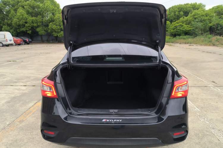 Used Nissan Sylphy 2022 Revised Version Classic 1.6XL CVT Luxury Edition Trunk