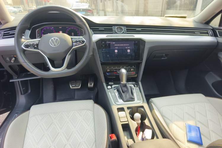 Used Volkswagen Magotan 2024 2 Million Units Zhongxiang Version 330TSI DSG Luxury Edition