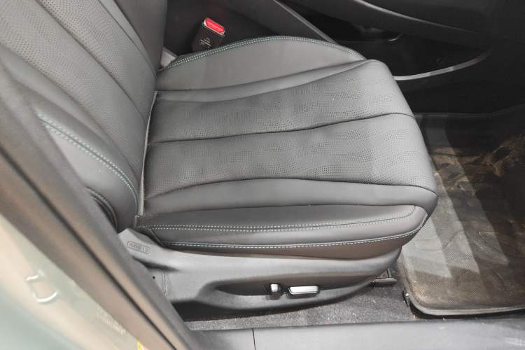 Used BYD Seal 06 New Energy 2025 DM-i Smart Drive 120KM Deluxe Model Right Front Seat