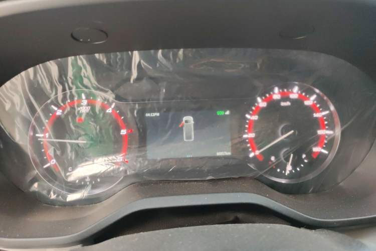 Used SAIC MAXUS Xintu V70 2023 2.0T Elite Edition Manual Transmission Short Wheelbase Low Roof 5/6 Seats (125 hp)