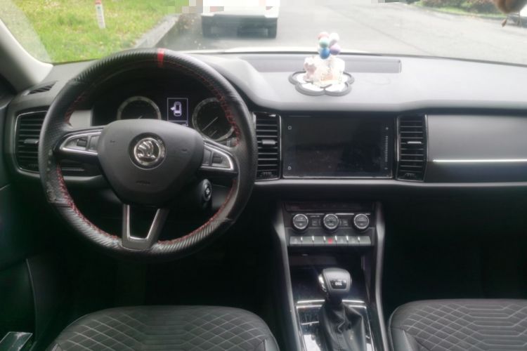 Used Skoda Kodiaq 2018 Facelifted TSI330 5-Seater Two-Wheel-Drive Comfort Edition Center Console