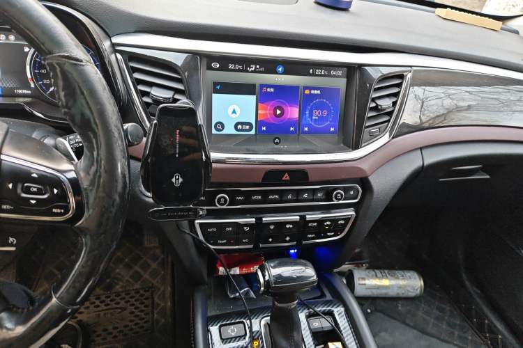 Used GAC Trumpchi GS8 2017 320T Two-Wheel Drive Luxury Smart Connectivity Version (7 Seats) Audio And AC Panel