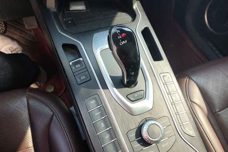 Used Wey VV6 2021 2.0T Two-Wheel Drive Smart Plus
