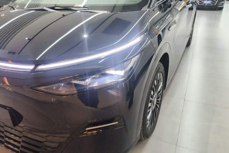 Used XPeng X9 2025 740 Ultra-Long Range Max Left Front Headlight