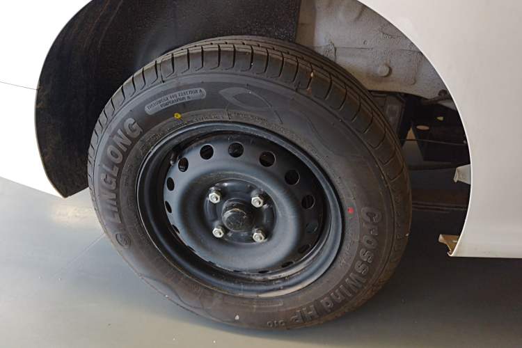 Used Wuling Hongguang New Energy 2024 All-Electric Model 300KM Standard Version Exterior 5