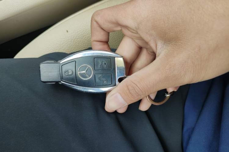 Used Mercedes-Benz GLK-Class 2013 GLK 300 4MATIC Dynamic Sunroof Model
