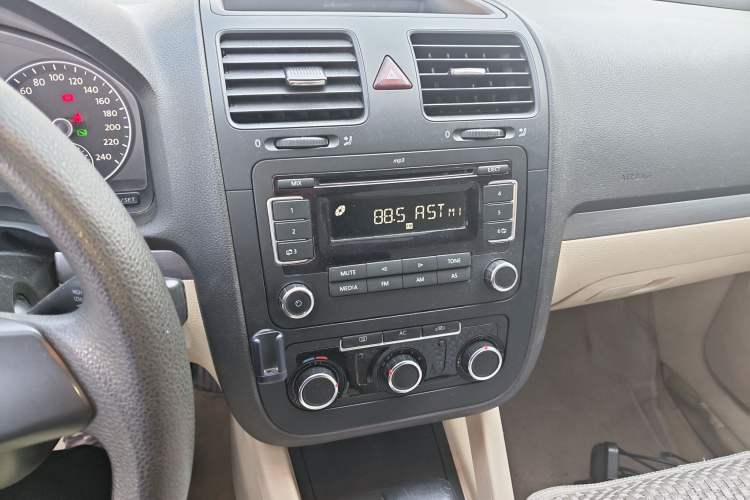 Used Volkswagen Sagitar 2011 1.6L Automatic Comfort Edition
