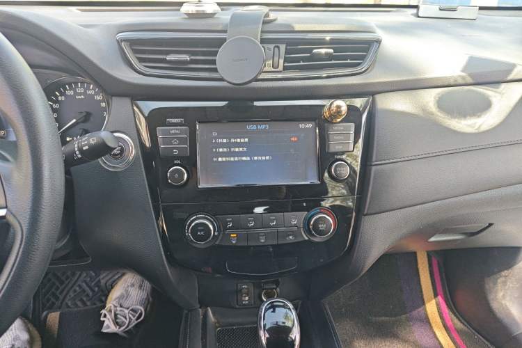 Used Nissan X-Trail 2017 2.0L CVT Comfort Edition 2WD Audio And AC Panel