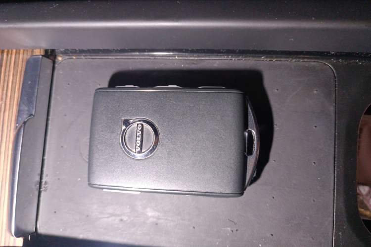 Used Volvo XC60 New Energy 2023 T8 Plug-in Hybrid Long-Range All-Wheel Drive Smart Luxury Edition Vehicle Key