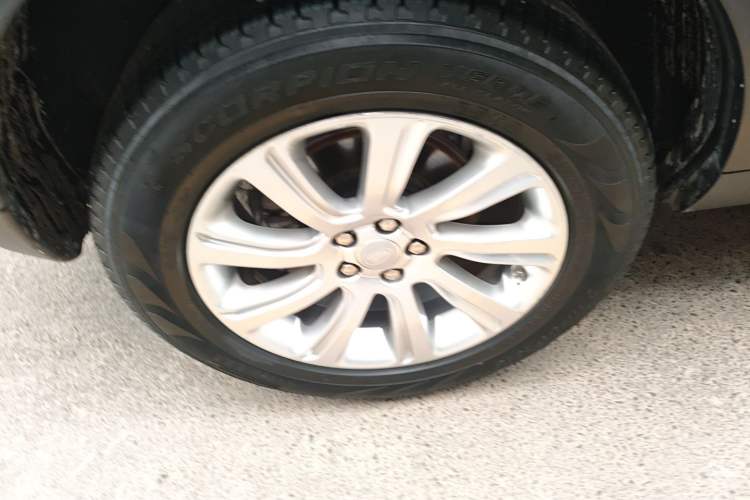 Used Land Rover Discovery Sport 2019 240 PS SE Version China V Standard Exterior 5