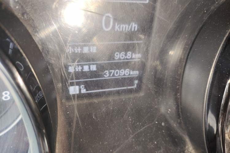 Used Wuling Hongguang PLUS 2020 1.5L Manual Comfort 7-Seater Odometer Close Up