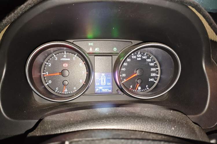 Used Haval H6 2013 Upgraded Model 2.4L Automatic Two-Wheel Drive Prestige Version
