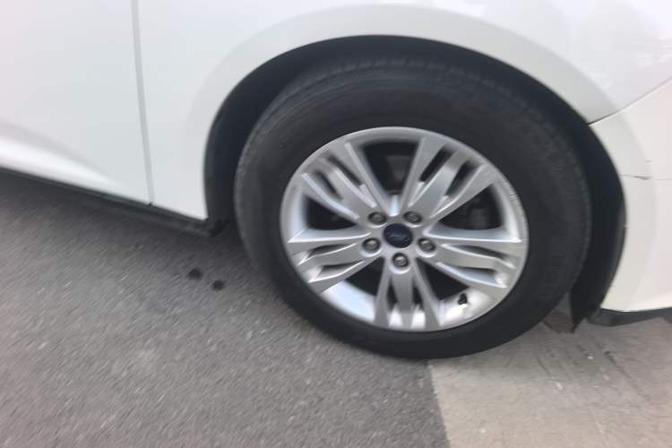 Used Ford Focus 2012 Sedan 1.6L Manual Comfort Model
