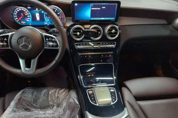 Used Mercedes-Benz GLC 2022 Refreshed GLC 260 L 4MATIC Dynamic Edition Audio And AC Panel