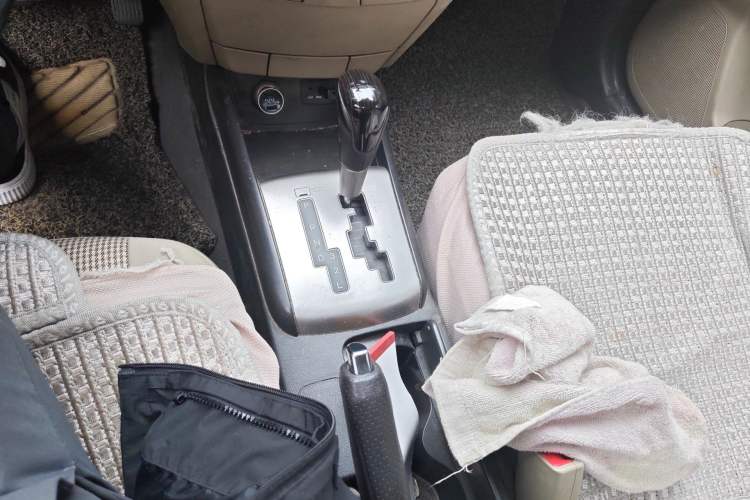 Used Hyundai Celesta 2011 1.6L Automatic Comfort Edition Gear Lever