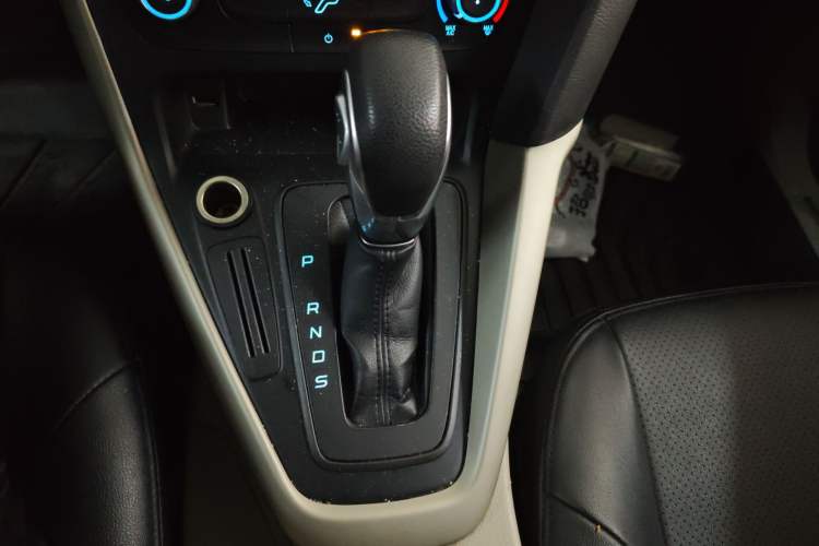 Used Ford Focus 2015 Sedan 1.6L Automatic Comfort Model Gear Lever