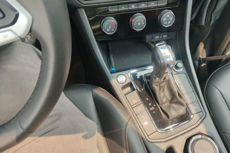 Used Volkswagen Bora 2024 200TSI DSG EnjoyDrive PRO Edition Gear Lever