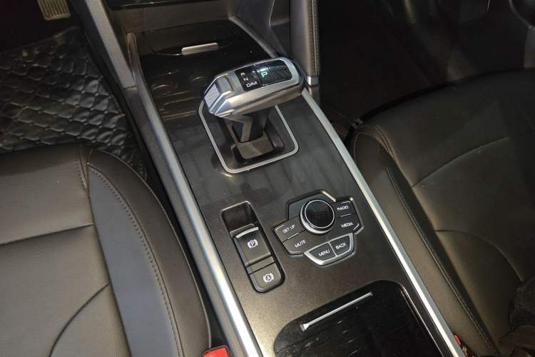 Used Haval H6 2018 Blue Label Sport Edition 1.5T Automatic Two-Wheel Drive Elite Model Gear Lever