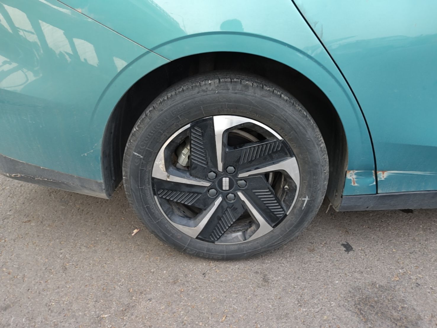 Geely Galaxy L6 2023 125km MAX — снимка 11