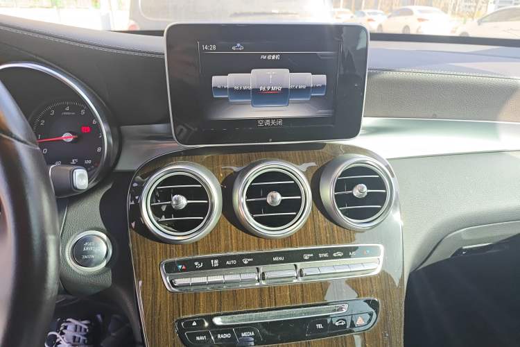 Used Mercedes-Benz GLC 2019 GLC 260 L 4MATIC Dynamic Model Audio And AC Panel