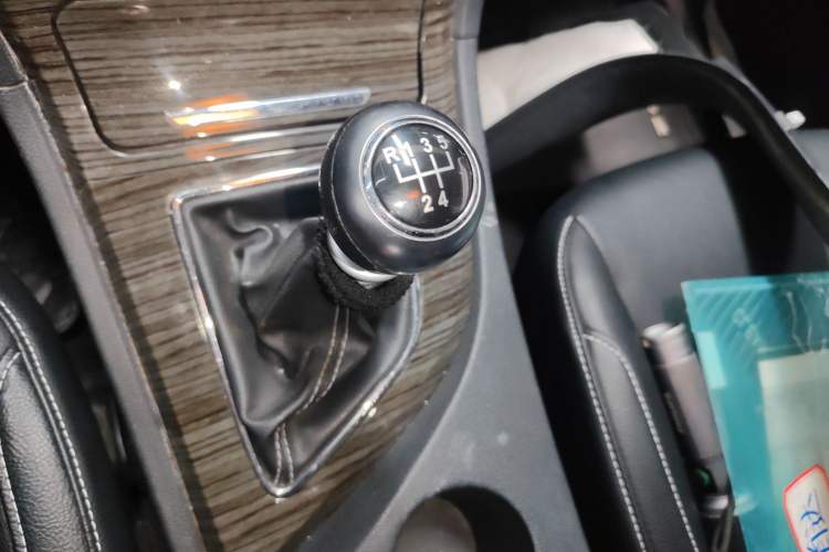 Used Zotye T600 2016 1.5T Manual Luxury Model Gear Lever