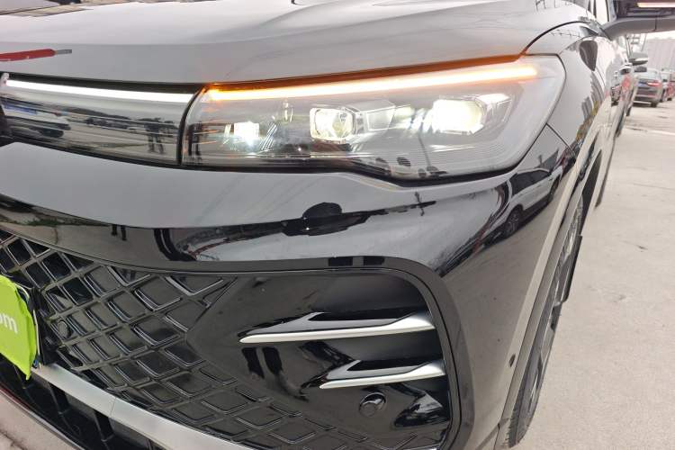 Used Volkswagen Tiguan L 2025 PRO 380TSI Two-Wheel-Drive R-Line Smart Edition Left Front Headlight