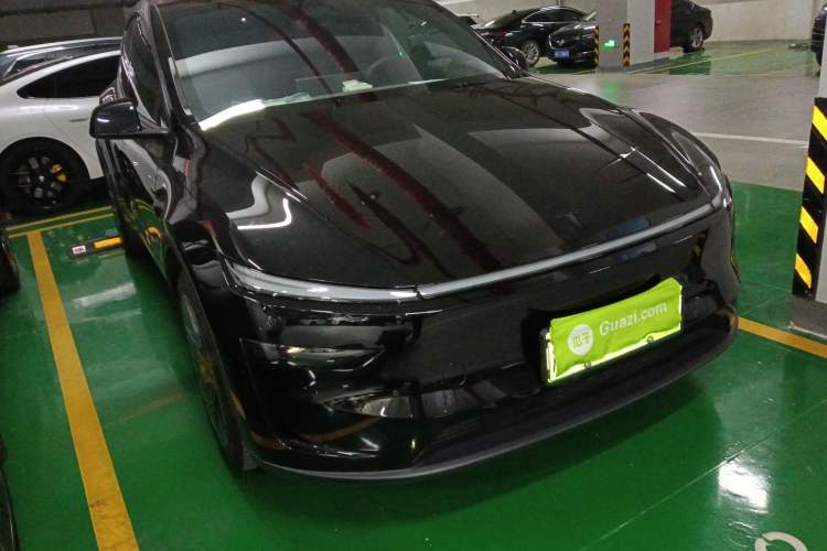 Used Tesla Model Y L 2025 Model Long-Range All-Wheel-Drive Version Front Right 45 Deg